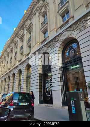 Les gens qui vont dans le centre de Paris, en France. Banque D'Images