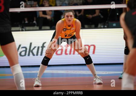 ISTANBUL, TURKIYE - 27 NOVEMBRE 2022: Kara Bajema dans Vakifbank vs Turk Hava Yollari Turk Sultans League match dans Vakifbank Sport Hall Banque D'Images