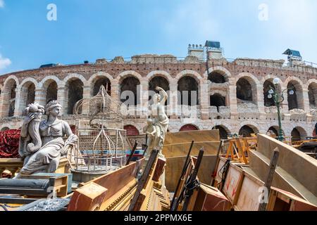 Vérone, Italie - préparer la scène pour la performance de théâtre dans la célèbre Arena di Verona Banque D'Images