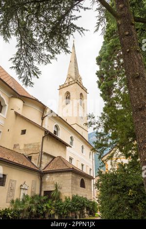 Église de Caldaro (Caldero) dans le Tyrol du Sud, Italie Banque D'Images