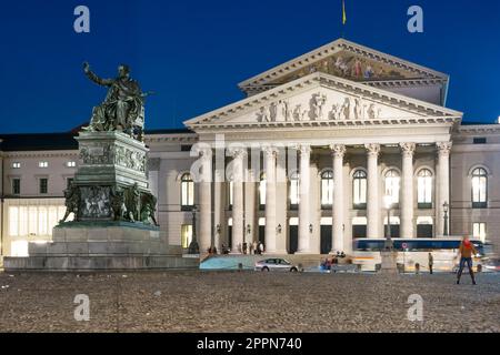 MUNICH, ALLEMAGNE - OKTOBER 26.: La Résidence Théâtre (Residenztheater) à Munich, Germamy on Oktober 26, 2015. Munich est la plus grande ville de Bavière Banque D'Images