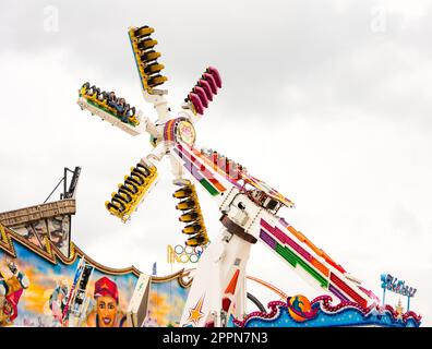 MUNICH, ALLEMAGNE - SEPTEMBRE 19 : tours du parc des expositions à l'Oktoberfest de Munich, Allemagne sur 19 septembre 2017. L'Oktoberfest est la plus grande bière Banque D'Images