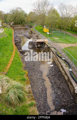 Travaux de dragage et de réparation sur le canal drainé de Llangollen dans le bassin de Trevor au nord du pays de Galles afin d'améliorer les installations des visiteurs Banque D'Images