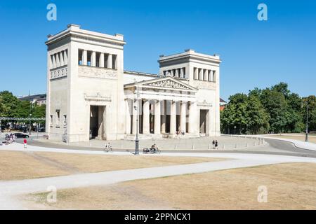 MUNICH, ALLEMAGNE - AOÛT 3 : excursions à la Koenigsplatz à Munich, Allemagne sur 3 août 2015. Pendant le troisième reich la place a été utilisée pour nazi Banque D'Images