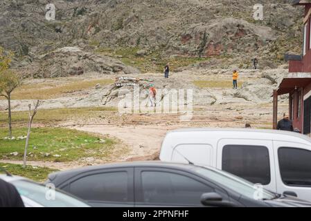 Cordoba, Argentine, 6 avril 2023: La Rotonda, point de départ pour les sentiers de randonnée à Los Gigantes, un massif de montagne à Sierras grandes, un desti touristique Banque D'Images