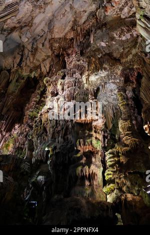 Intérieur de la grotte de Saint Michael à l'intérieur du Rocher de Gibraltar dans le sud de l'Espagne Banque D'Images