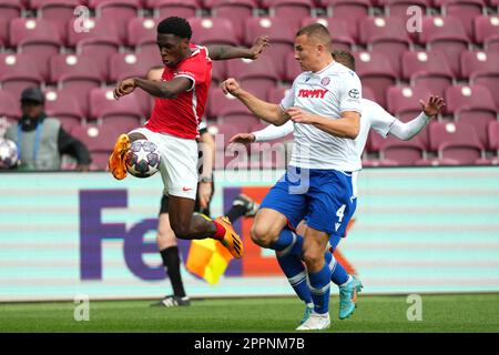 GENÈVE - (lr) Enoch Mastoras d'AZ, Simun Hrgovic de Hajduk Split, Mateo Juric-Petrasilo de Hajduk Split lors du match final de la Ligue des jeunes de l'UEFA entre AZ Alkmaar et Hajduk Split au Stade de Geneve sur 24 avril 2023 à Genève, en Suisse. ANP ED VAN DE POL Banque D'Images