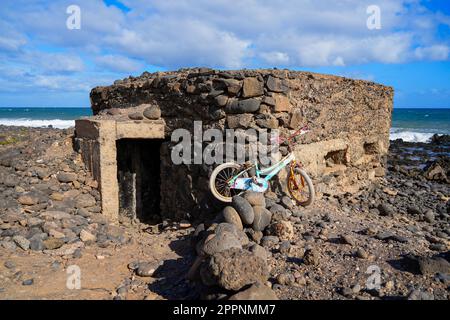 Ruines abandonnées des fours à chaux de la hondura, au nord de la capitale de Puerto del Rosario sur l'île de Fuerteventura dans les Canaries, Espagne - Crum Banque D'Images