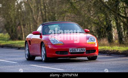 Stony Stratford, Bucks, Royaume-Uni - février 9th 2023. Voiture classique Porsche Boxster 1999 rouge Banque D'Images