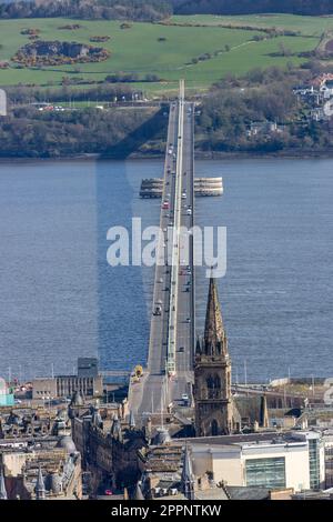 Le pont de Tay Road de Dundee Law avec Fife en arrière-plan Banque D'Images