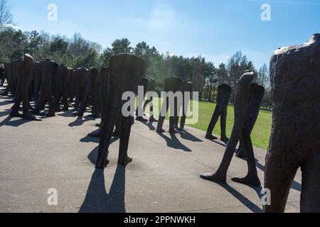 Sculptures complexe Nierozpoznani. L'installation artistique non reconnue de Magda Abakanowicz dans le parc de la Citadelle, Poznan, Pologne Banque D'Images