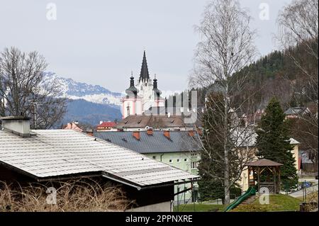 Styrie, Autriche. Vue sur la basilique Mariazell Banque D'Images