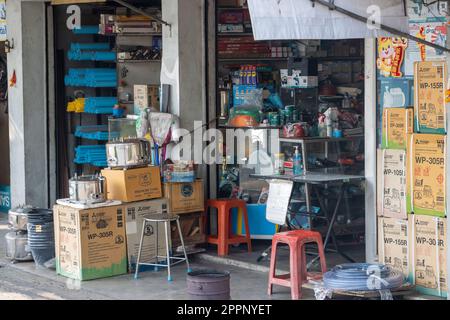 SAMUT PRAKAN, THAÏLANDE, MARS 06 2023, Boutique avec des outils électriques et de l'équipement pour la maison Banque D'Images