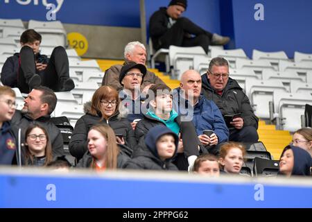 Swansea, pays de Galles. 24 avril 2023. Les fans de Swansea City pendant le match de la Professional Development League entre Swansea City moins de 21 ans et Sheffield se sont Unis moins de 21 ans au stade Swansea.com de Swansea, pays de Galles, Royaume-Uni, le 24 avril 2023. Crédit : Duncan Thomas/Majestic Media/Alay Live News. Banque D'Images