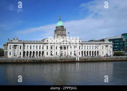 Ancien immeuble de maisons personnalisées à Dublin, maintenant utilisé par le ministère de l'Environnement Banque D'Images