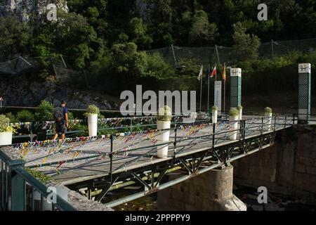 LA HERMIDA, CANTABRIA, ESPAGNE, 8 JUILLET 2022: Vues de l'entrée principale de la Balneario de la Hermida, célèbre pour ses eaux thermales et ses spectaculaires Banque D'Images