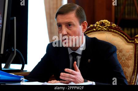 Moscou, Russie. 24th avril 2023. Russie le premier vice-président du Conseil de la Fédération, Andrei Turchak, répond lors d'une rencontre en face à face avec le président Vladimir Poutine au Kremlin, à 24 avril 2023, à Moscou, en Russie. Credit: Mikhail Klimentyev/Kremlin Pool/Alamy Live News Banque D'Images