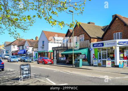 La rue, Ashtead, Surrey, Angleterre, Royaume-Uni Banque D'Images