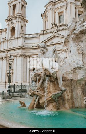 La Fontaine des quatre fleuves, alias Fontana dei Quattro Fiumi, sur la Piazza Navona, à Rome, en Italie Banque D'Images