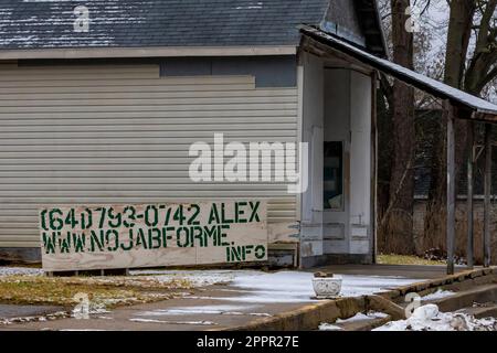 Message anti-vax à Stanwood, Michigan, États-Unis [aucune autorisation de propriété ; licence éditoriale uniquement] Banque D'Images