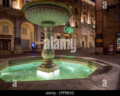 Piazza della Repubblica, Urbino, Marche Banque D'Images
