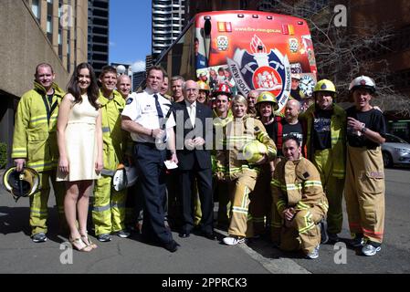 L'ancien Premier ministre australien John Howard est le porte-parole des pompiers australiens qui se rendent aux États-Unis pour rejoindre les pompiers américains lors du jogging « Tour of Duty » de LOS ANGELES à New York. En commençant à LA sur 12 août et en arrivant à New York sur 11 septembre, la course commémorera les travailleurs des services d'urgence tués dans l'exercice de leurs fonctions lors des attaques de 11 septembre contre le World Trade Centre en 2001. Sydney, Australie - 09.08.10 Banque D'Images