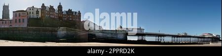 cromer front de mer, promenade, plage et jetée cromer norfolk angleterre Banque D'Images