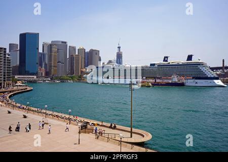 Sydney, Nouvelle-Galles du Sud / Australie - 14/12/2019: Vue sur la ville de Sydney et le port depuis les escaliers de l'opéra. Banque D'Images