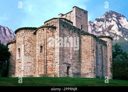 Genga / l'Abbaye de San Vittore alle Chiuse. Banque D'Images