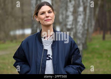 Rheinsberg, Allemagne. 19th avril 2023. EVA Briegel, chanteuse du groupe Juli, a pris sa photo lors d'une séance de photos au Landhaus Siebenwasser. Le nouvel album du groupe Juli, intitulé "l'été est terminé", sera publié sur 28.04.2023. Crédit : Michael Bahlo/dpa/Alay Live News Banque D'Images