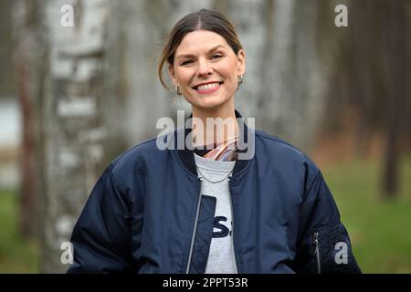 Rheinsberg, Allemagne. 19th avril 2023. EVA Briegel, chanteuse du groupe Juli, a pris sa photo lors d'une séance de photos au Landhaus Siebenwasser. Le nouvel album du groupe Juli, intitulé "l'été est terminé", sera publié sur 28.04.2023. Crédit : Michael Bahlo/dpa/Alay Live News Banque D'Images