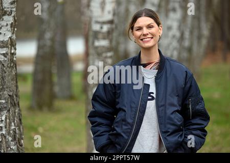 Rheinsberg, Allemagne. 19th avril 2023. EVA Briegel, chanteuse du groupe Juli, a pris sa photo lors d'une séance de photos au Landhaus Siebenwasser. Le nouvel album du groupe Juli, intitulé "l'été est terminé", sera publié sur 28.04.2023. Crédit : Michael Bahlo/dpa/Alay Live News Banque D'Images