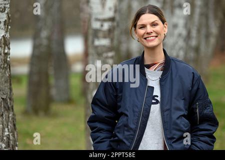 Rheinsberg, Allemagne. 19th avril 2023. EVA Briegel, chanteuse du groupe Juli, a pris sa photo lors d'une séance de photos au Landhaus Siebenwasser. Le nouvel album du groupe Juli, intitulé "l'été est terminé", sera publié sur 28.04.2023. Crédit : Michael Bahlo/dpa/Alay Live News Banque D'Images