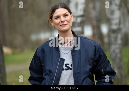 Rheinsberg, Allemagne. 19th avril 2023. EVA Briegel, chanteuse du groupe Juli, a pris sa photo lors d'une séance de photos au Landhaus Siebenwasser. Le nouvel album du groupe Juli, intitulé "l'été est terminé", sera publié sur 28.04.2023. Crédit : Michael Bahlo/dpa/Alay Live News Banque D'Images