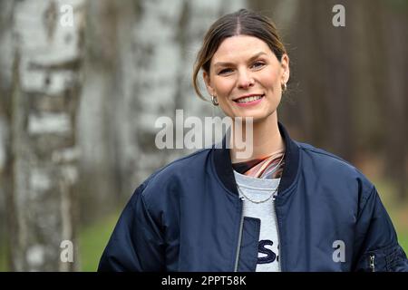 Rheinsberg, Allemagne. 19th avril 2023. EVA Briegel, chanteuse du groupe Juli, a pris sa photo lors d'une séance de photos au Landhaus Siebenwasser. Le nouvel album du groupe Juli, intitulé "l'été est terminé", sera publié sur 28.04.2023. Crédit : Michael Bahlo/dpa/Alay Live News Banque D'Images