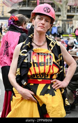 La rébellion de l'extinction, le Big One - quatrième jour de leur manifestation climatique, Stop Shell Protest, Parliament Square, Londres, Royaume-Uni Banque D'Images