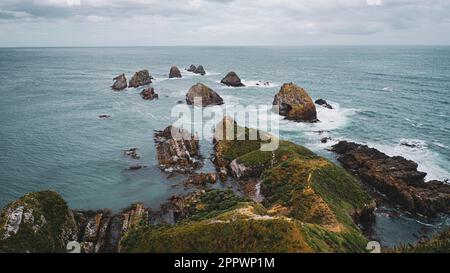 Vue sur l'océan depuis le phare de Nugget point, South Island, Nouvelle-Zélande Banque D'Images