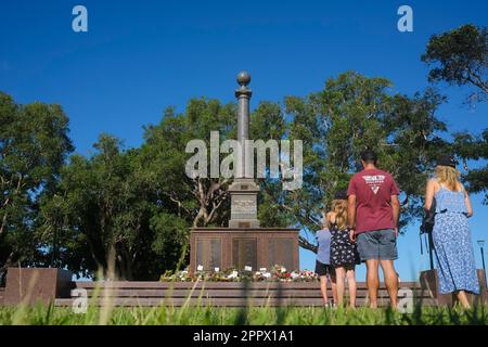 Le Cenotaph on Bicentennial Park, à Darwin, dans le territoire du Nord, en Australie, commémore les militaires australiens qui ont servi dans les conflits i Banque D'Images