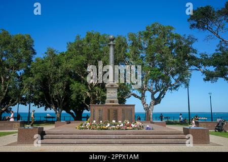 Le Cenotaph on Bicentennial Park, à Darwin, dans le territoire du Nord, en Australie, commémore les militaires australiens qui ont servi dans les conflits i Banque D'Images