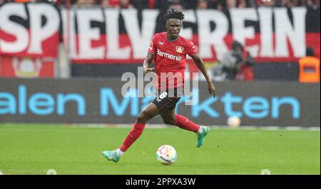 firo : 04/23/2023 football, football, ligue 1st, première ligue fédérale, saison, Première ligue fédérale 2022/2023, Bayer Leverkusen - RB Leipzig 2:0. Odilon Kossounou, action unique, Bayer Banque D'Images