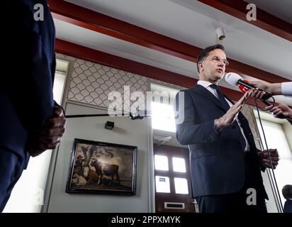 GARMERWOLDE - le Premier ministre Mark Rutte répond au rapport de l'enquête parlementaire sur l'extraction de gaz à Groningen après la réponse du Cabinet. Après la présentation, les ministres discuteront avec les résidents de la région du tremblement de terre. ANP SEM VAN DER WAL pays-bas sortie - belgique sortie Banque D'Images