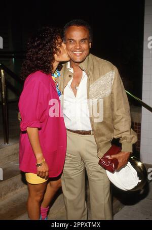 **PHOTO DE FICHIER** Harry Belafonte est décédé** Shari Belafonte Harper et Harry Belafonte 27 juin 1987 crédit: Ralph Dominguez/MediaPunch Banque D'Images