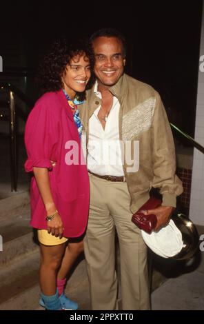 **PHOTO DE FICHIER** Harry Belafonte est décédé** Shari Belafonte et Harry Belafonte 27 juin 1987 crédit: Ralph Dominguez/MediaPunch Banque D'Images