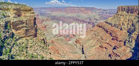 Grand Canyon Arizona vue depuis les falaises à l'est de Moran point. Zuni point se trouve à l'extrême droite. Banque D'Images