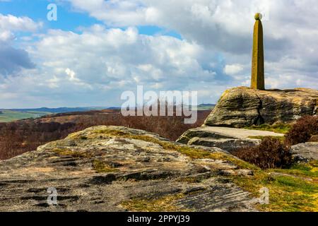 Nelson's Mounment érigé en 1810 à Birchen Edge près de Baslow dans le parc national de Peak District Derbyshire Angleterre Royaume-Uni Banque D'Images