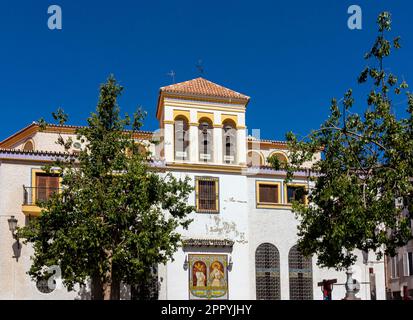 Église peinte en blanc dans la région de Trinidad de Malaga une ville en Andalousie sud de l'Espagne. Banque D'Images