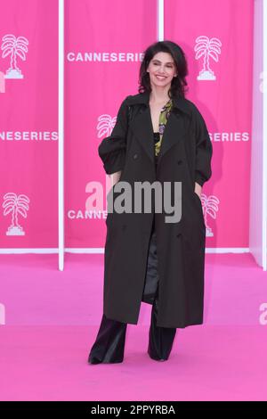 CANNES, FRANCE - 16 6th AVRIL Festival international des Canneseries : 3e jour Marina Rollman , assistez au tapis rose des 6th Canneseries Internati Banque D'Images