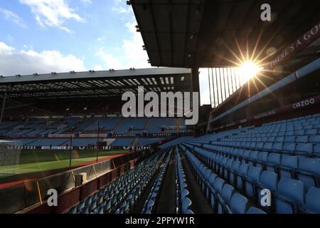 Vue générale de l'intérieur du stade avant le match de la Premier League à Villa Park, Birmingham. Date de la photo: Mardi 25 avril 2023. Banque D'Images