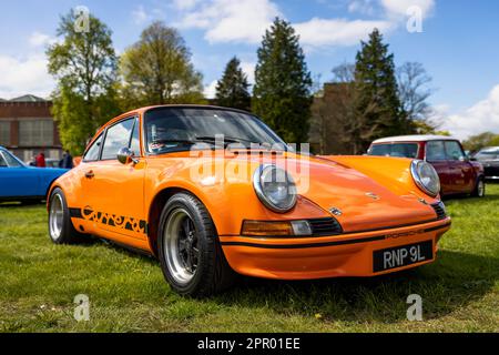 1981 Porsche 911 Carrera, exposée au Scramble d'avril qui s'est tenu au Bicester Heritage Centre le 23rd avril 2023. Banque D'Images