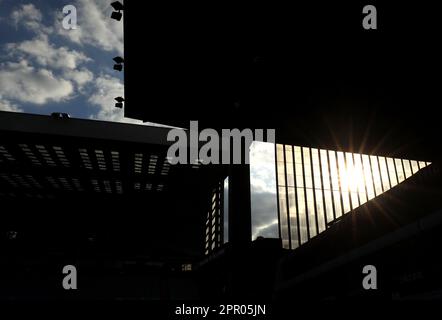 Vue générale de l'intérieur du stade avant le match de la Premier League à Villa Park, Birmingham. Date de la photo: Mardi 25 avril 2023. Banque D'Images